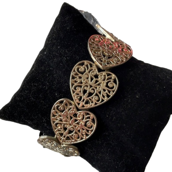 Beautiful vintage stretch bracelet gold-tone filagree hearts - Picture 1 of 2
